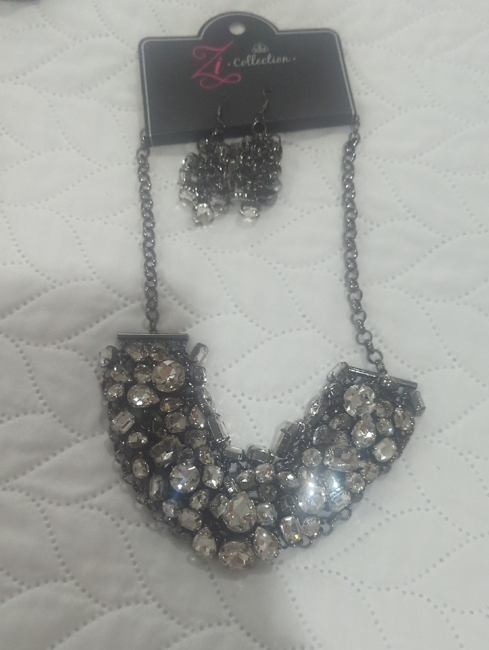IC COLLECTION Gunmetal Necklace with Clear Crystals